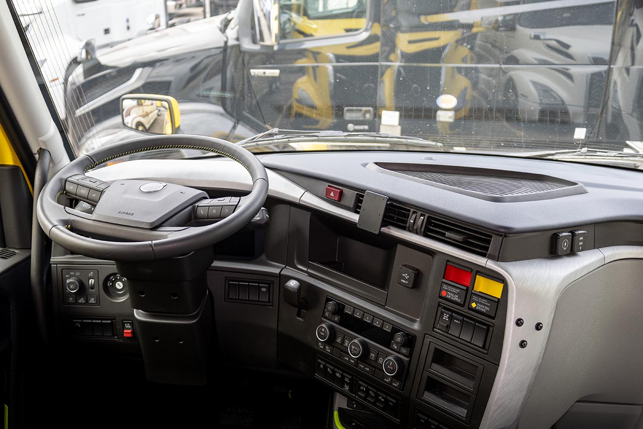 856155 Brodit ProClip für Volvo VNL series - Baujahr 2025-2026, Armaturenbrett Mitte 6