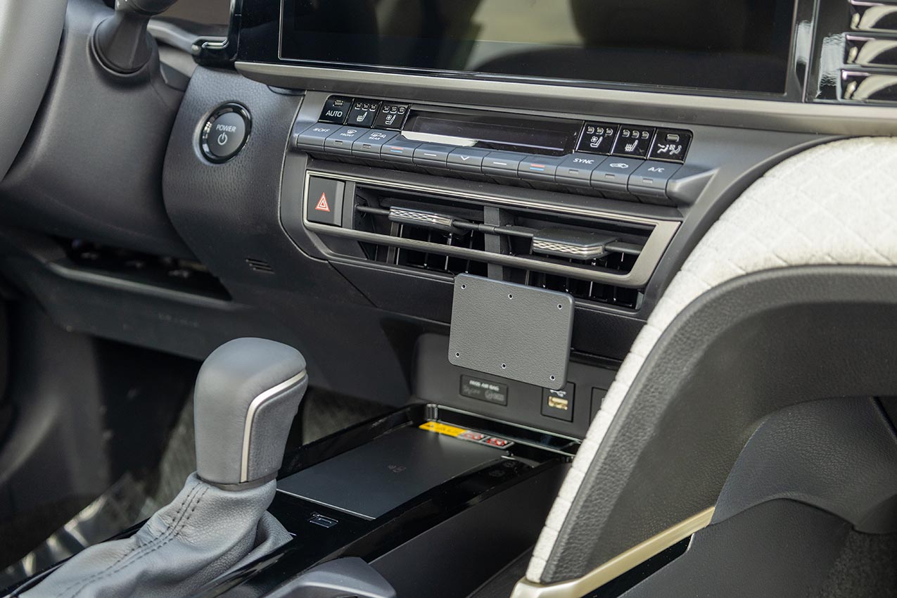 856143 Brodit ProClip für Toyota Camry - Baujahr 25-26, Armaturenbrett Mitte Beifahrer 6