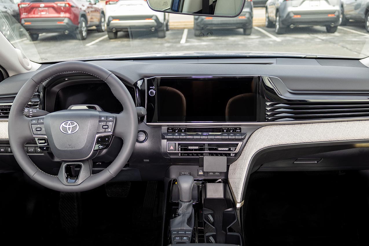 856143 Brodit ProClip für Toyota Camry - Baujahr 25-26, Armaturenbrett Mitte Beifahrer 13