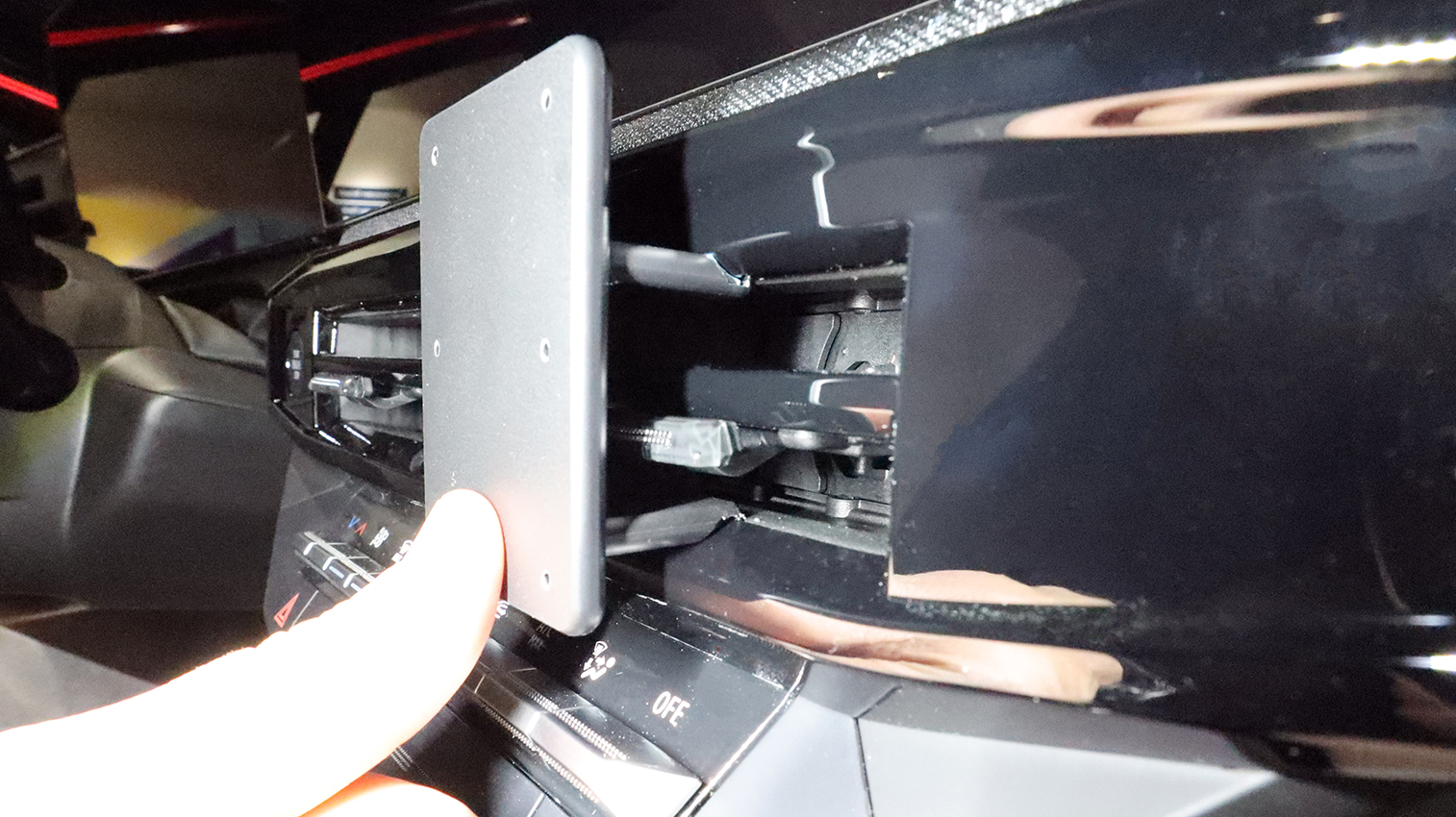 856296 Brodit ProClip für Renault Clio VI - Baujahr 2027, Armaturenbrett Mitte 7