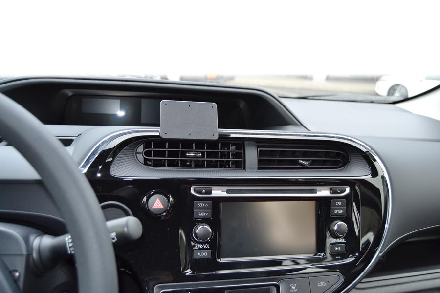 855365 ProClip - Toyota Prius c 18-19 6