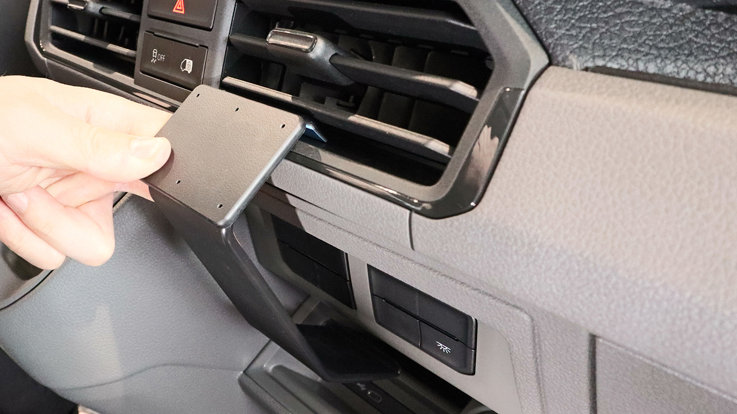 856196 Brodit ProClip für VW Crafter / MAN TGE - Baujahr 25-26, Armaturenbrett Mitte 6
