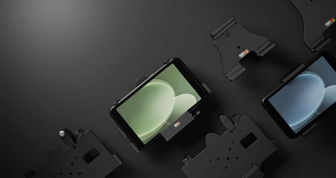 Eine Auswahl an Tablethalterungen von Brodit. Mit zwei eingelegten Samsung Tab Active 5.