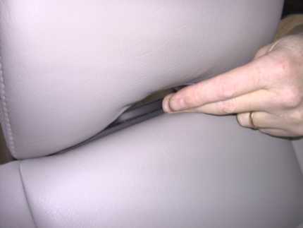 810850 Kopfstützenhalterung - Volvo XC90 02-14 3