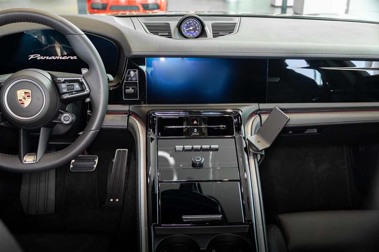 836138 Brodit ProClip für Porsche Panamera - Baujahr 2025- Mittelkonsole 4