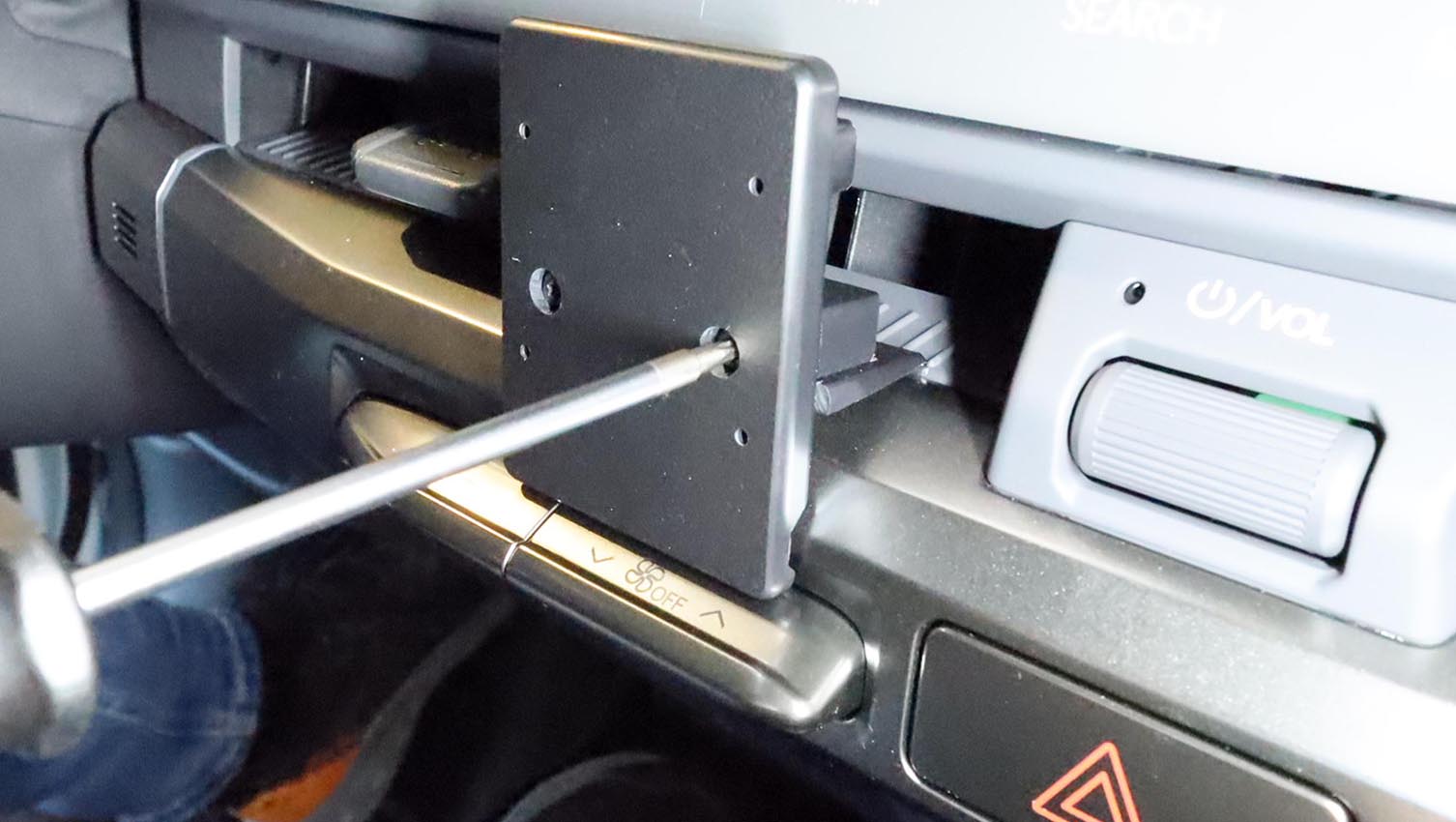 856266 ProClip für Kia EV3 - Baujahr 2025-2026, Armaturenbrett Mitte Fahrerseite 5