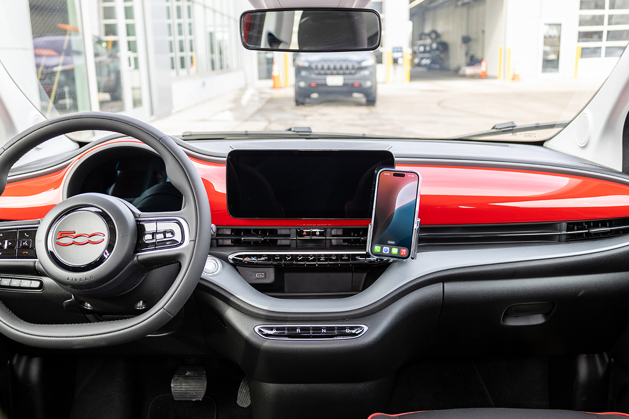 856084 Brodit ProClip für Fiat 500 E - Baujahre 2024-2025, Armaturenbrett Mitte 10