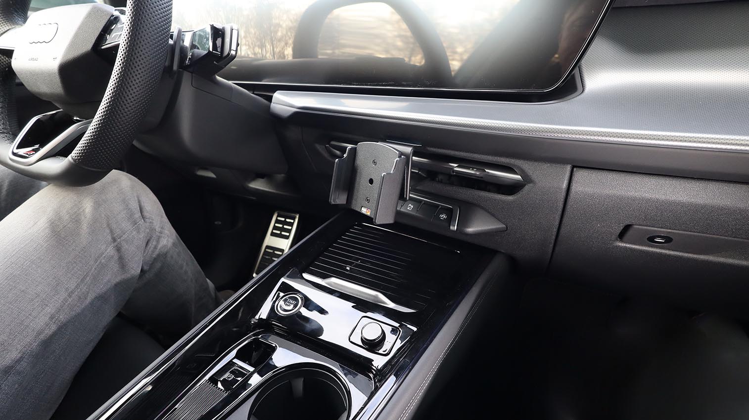 856253 ProClip für Audi Q3 - Baujahr 2026, Armaturenbrett Mitte 9
