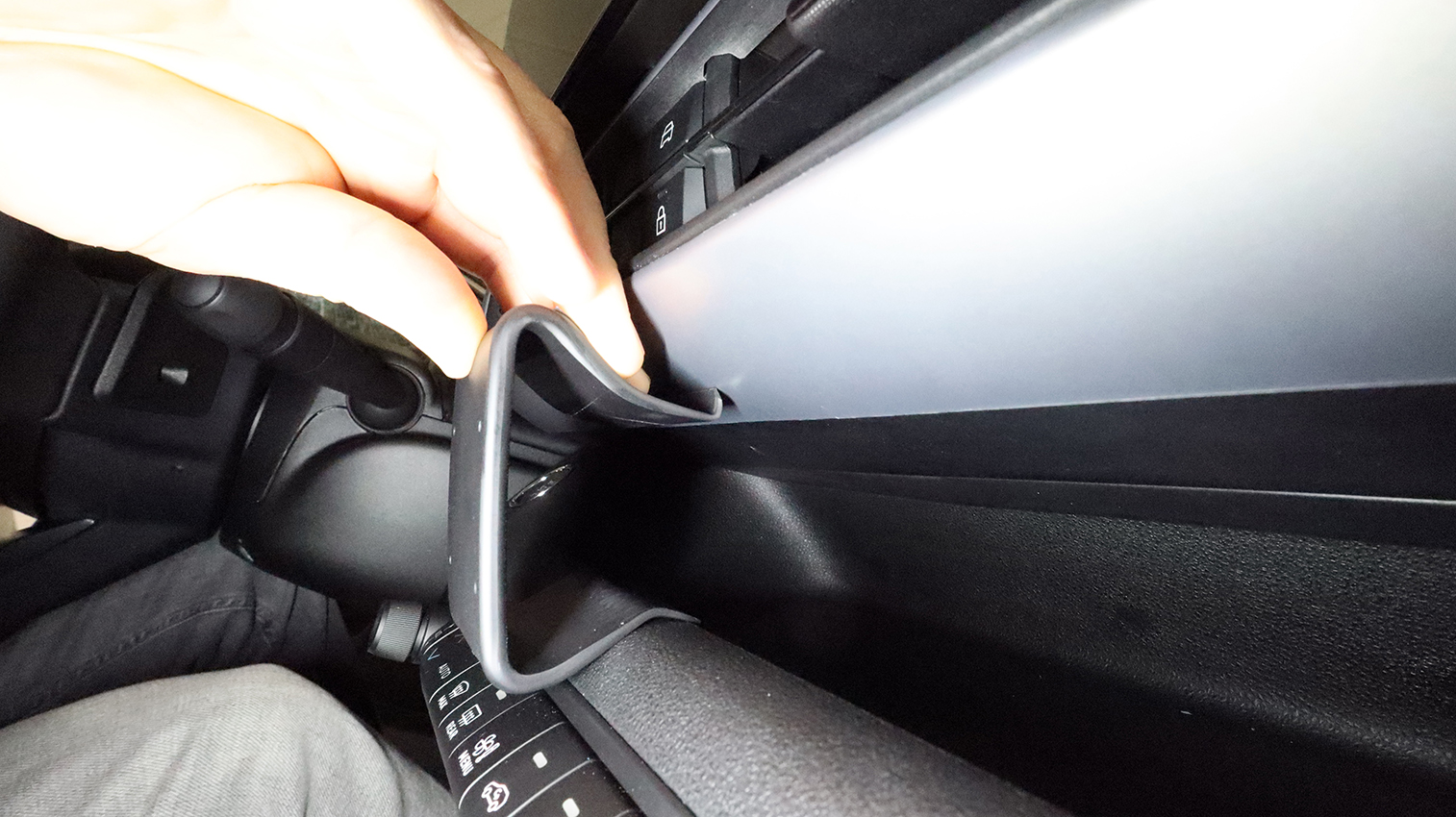 856236 Brodit ProClip für Jeep Avenger - Baujahr 2023-2026, Armaturenbrett Mitte 5