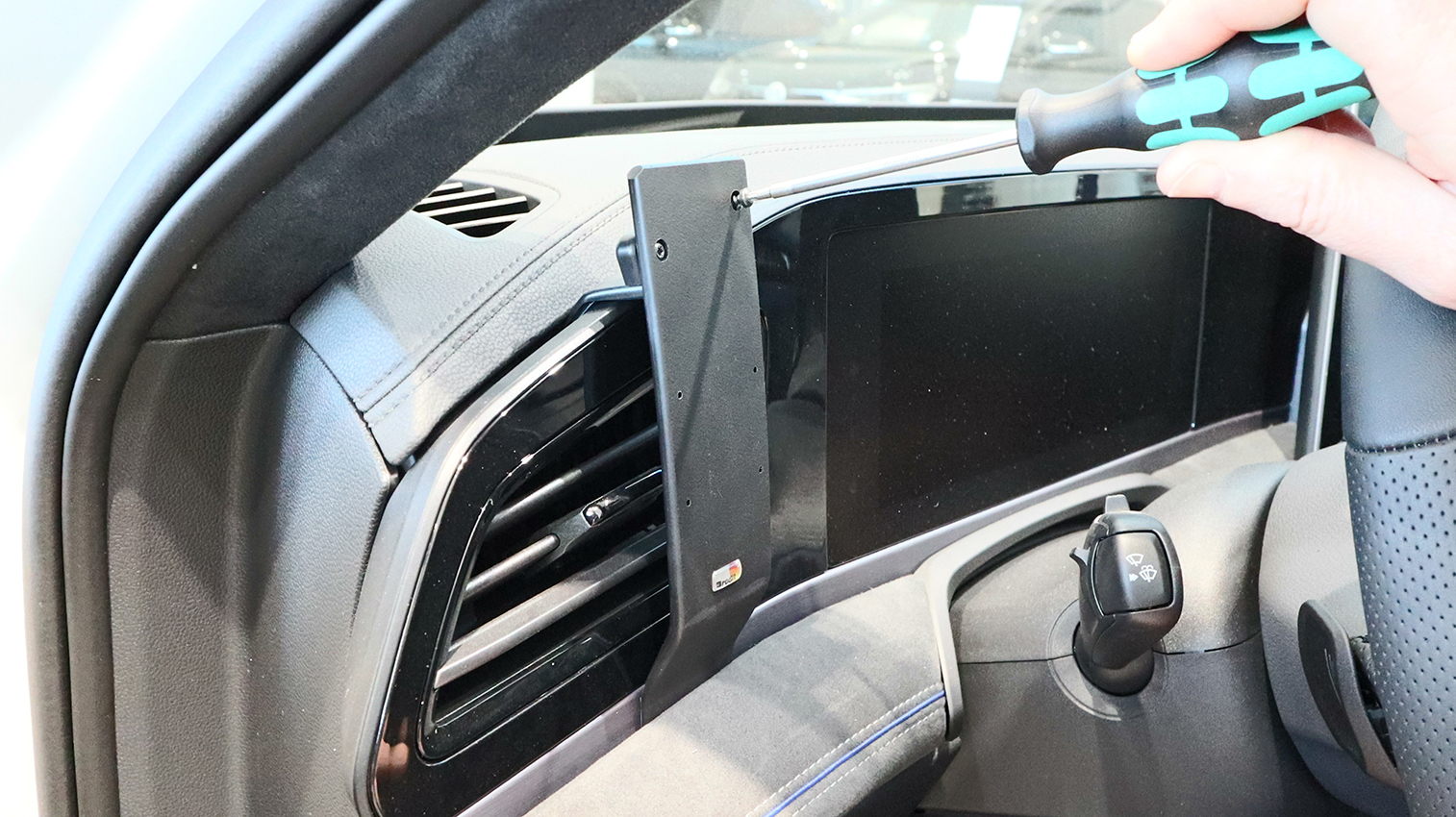 806197 Brodit ProClip für VW Passat - Baujahr 2024-2026, Armaturenbrett links 8