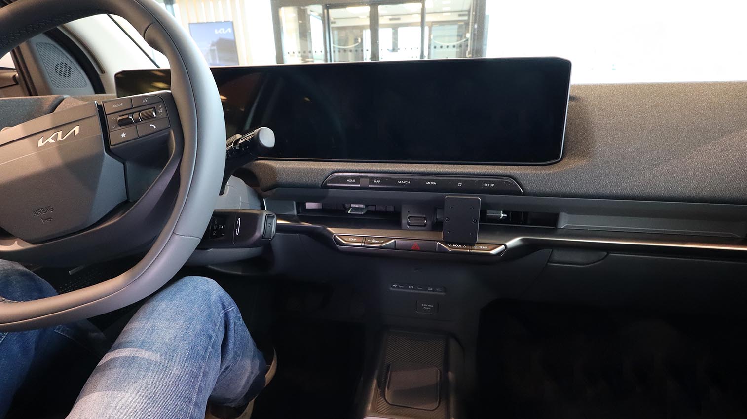 856291 Brodit ProClip für Kia EV2 - Baujahr 2027, Armaturenbrett Mitte Fahrerseite 11