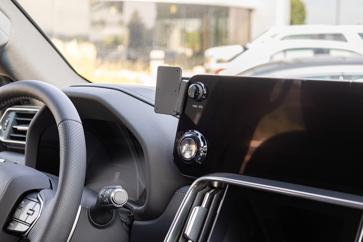 856067 Brodit ProClip für Lexus LX-Series Baujahre 2022 - 2025 - Armaturenbrett Mitte 5