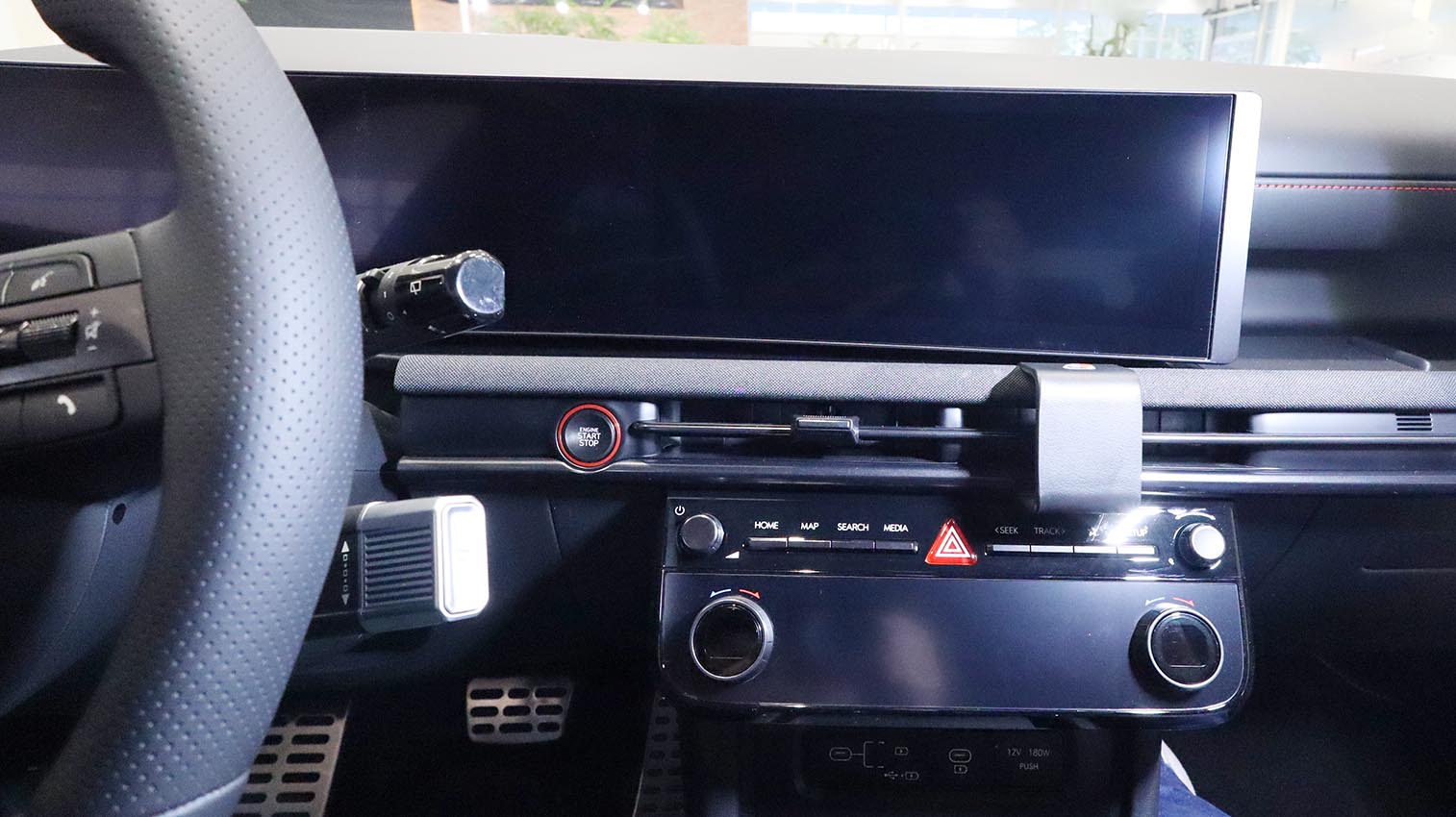 856167 Brodit ProClip für Hyundai Tucson Baujahr 2025 - Armaturenbrett Mitte 8