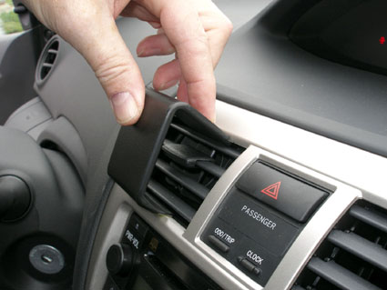 853835 ProClip - Toyota Yaris 4-doors 07-11 7