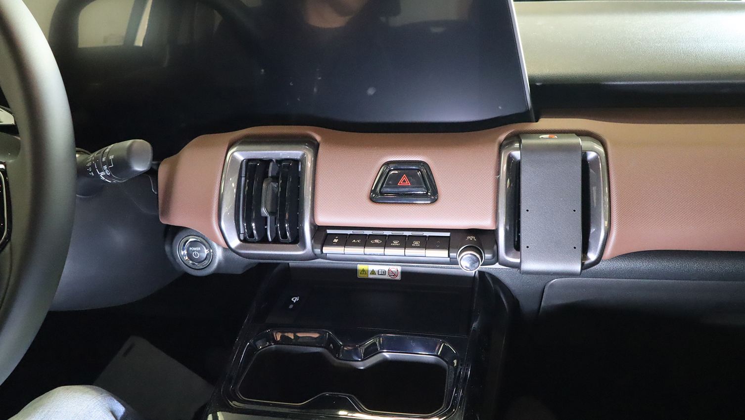 856265 ProClip für Suzuki E Vitara - Baujahr 2024-2026, Armaturenbrett Mitte 4