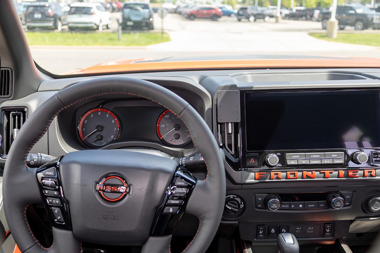 856201 Brodit ProClip für Nissan Frontier - Baujahr 2025-2026, Armaturenbrett Mitte 7
