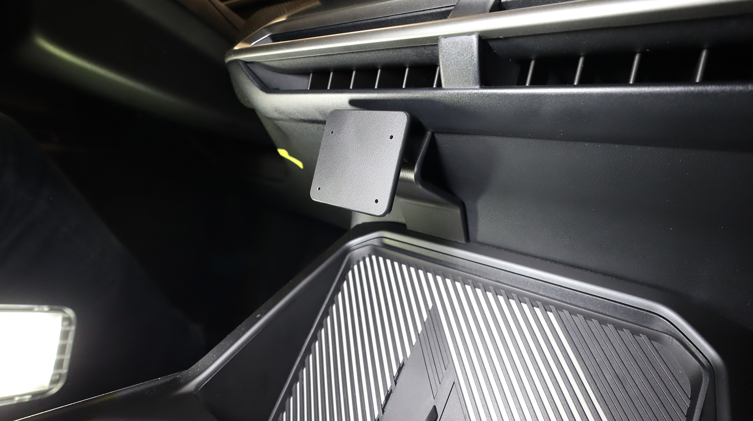 856272 ProClip für BMW iX3 - Baujahr 2026, Armaturenbrett Mitte 7