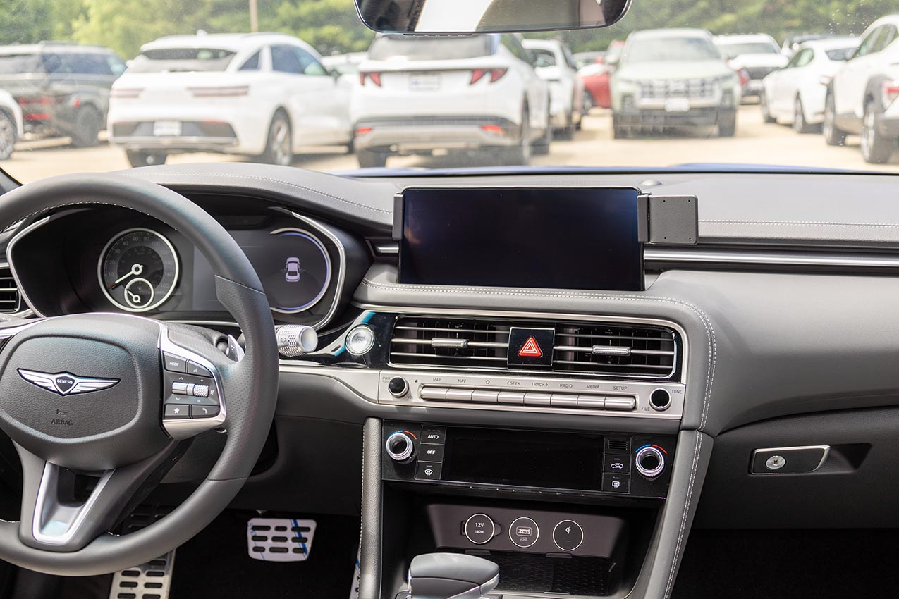 856217 Brodit ProClip für Genesis G70 - Baujahr 2025-2026, Armaturenbrett Mitte 11