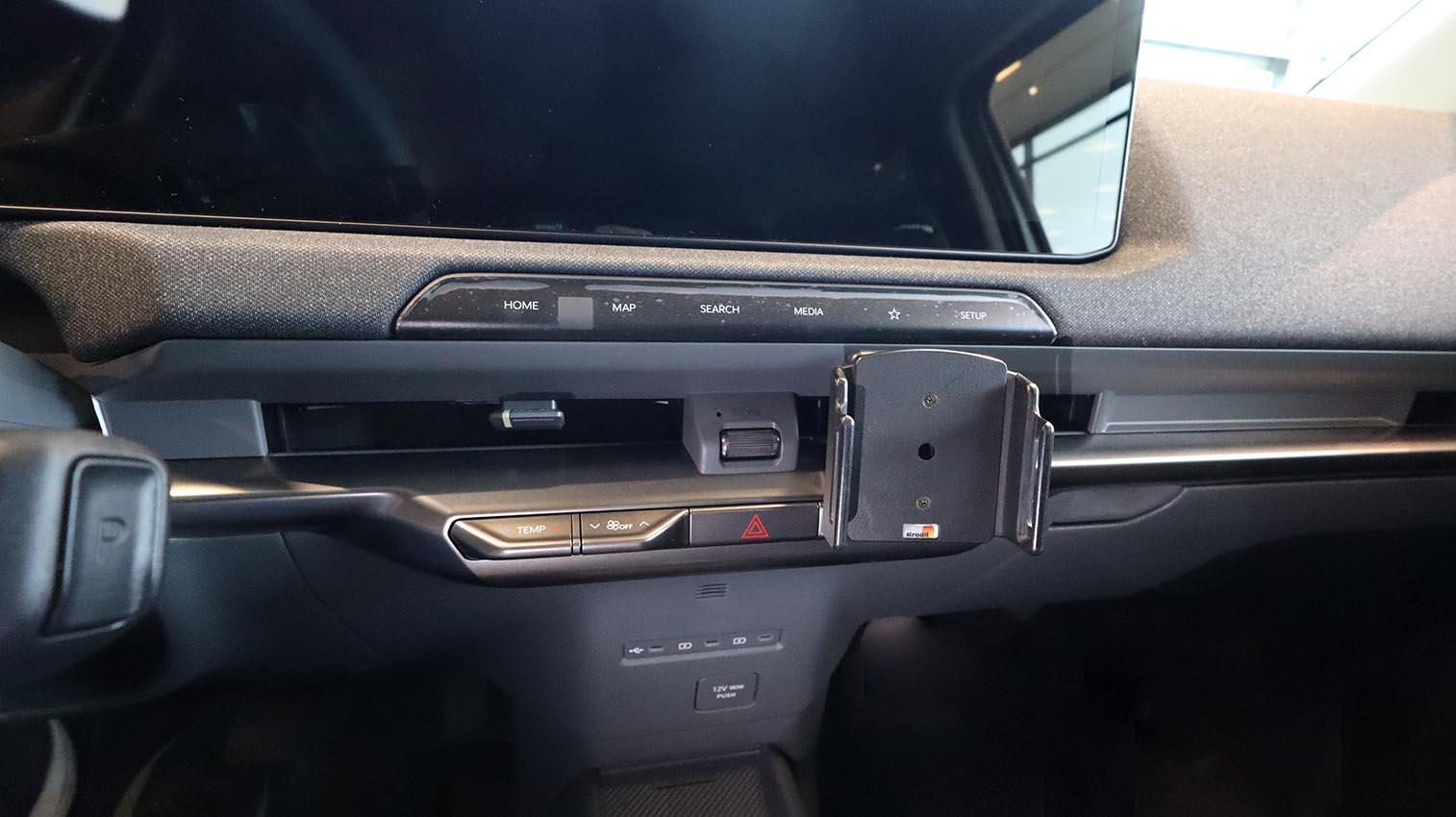 856291 Brodit ProClip für Kia EV2 - Baujahr 2027, Armaturenbrett Mitte Fahrerseite 9
