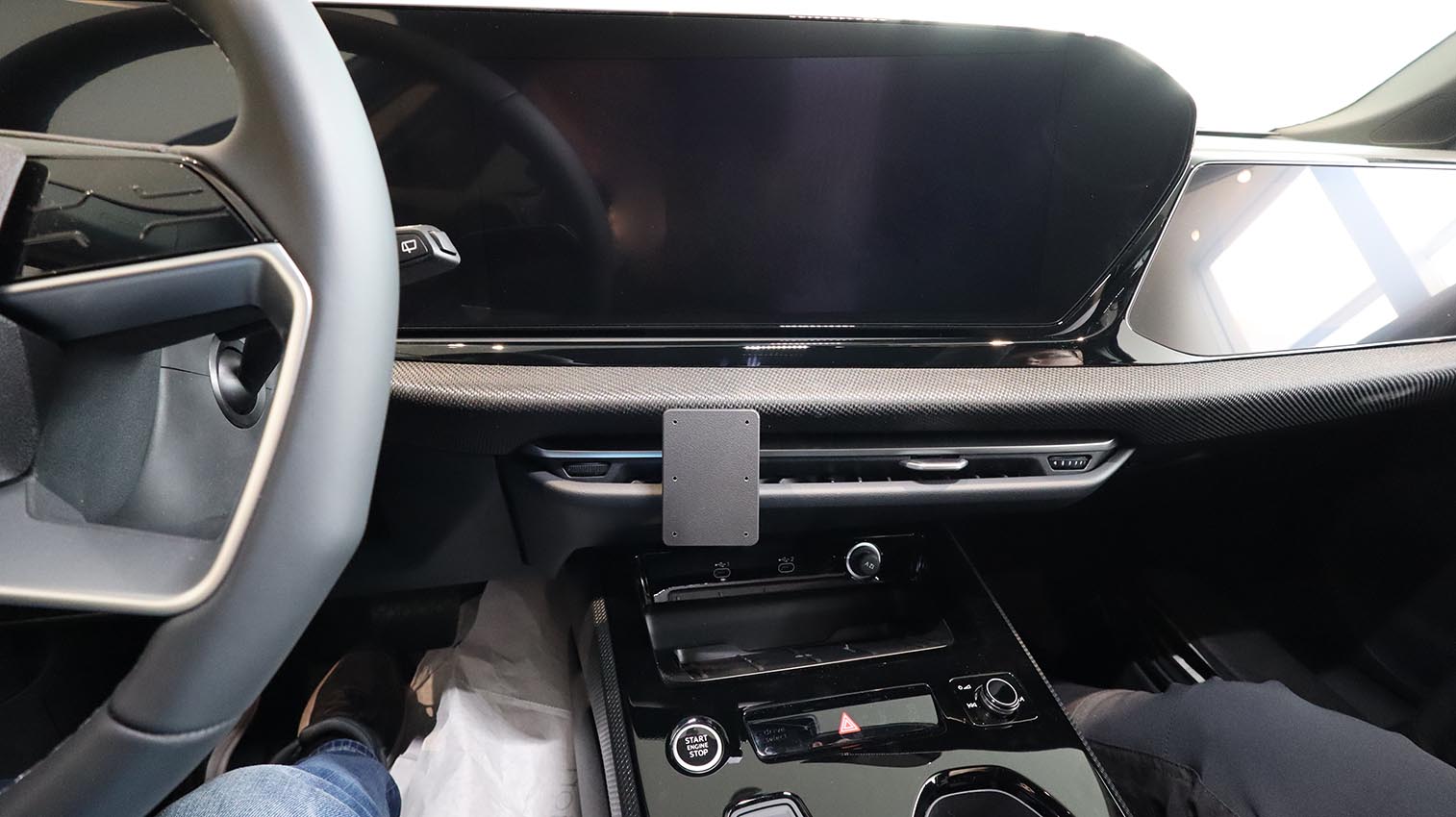 856220 Brodit ProClip für Audi A5 - Baujahr 2025-2026, Armaturenbrett Mitte 11