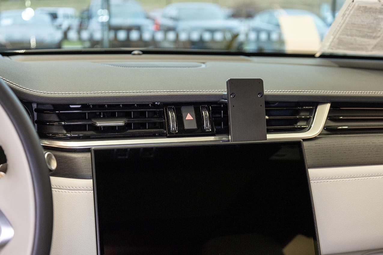 856139 Brodit ProClip für Jaguar XF Baujahr 2024-2025 - Armaturenbrett Mitte 4