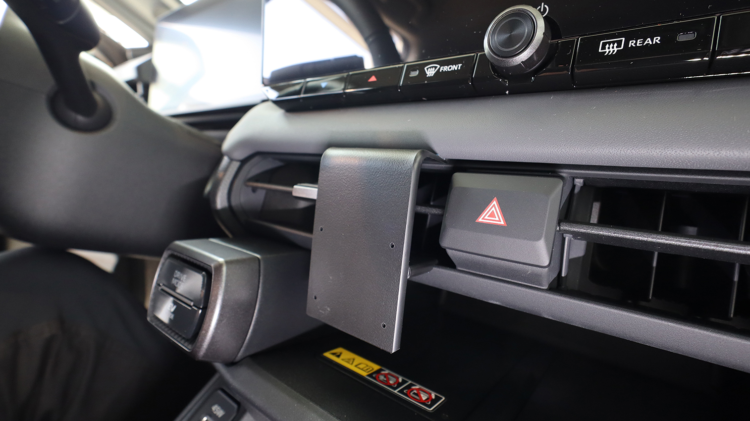 856284 Brodit ProClip für Toyota RAV 4 - Baujahr 2027, Armaturenbrett Mitte Fahrerseite 7