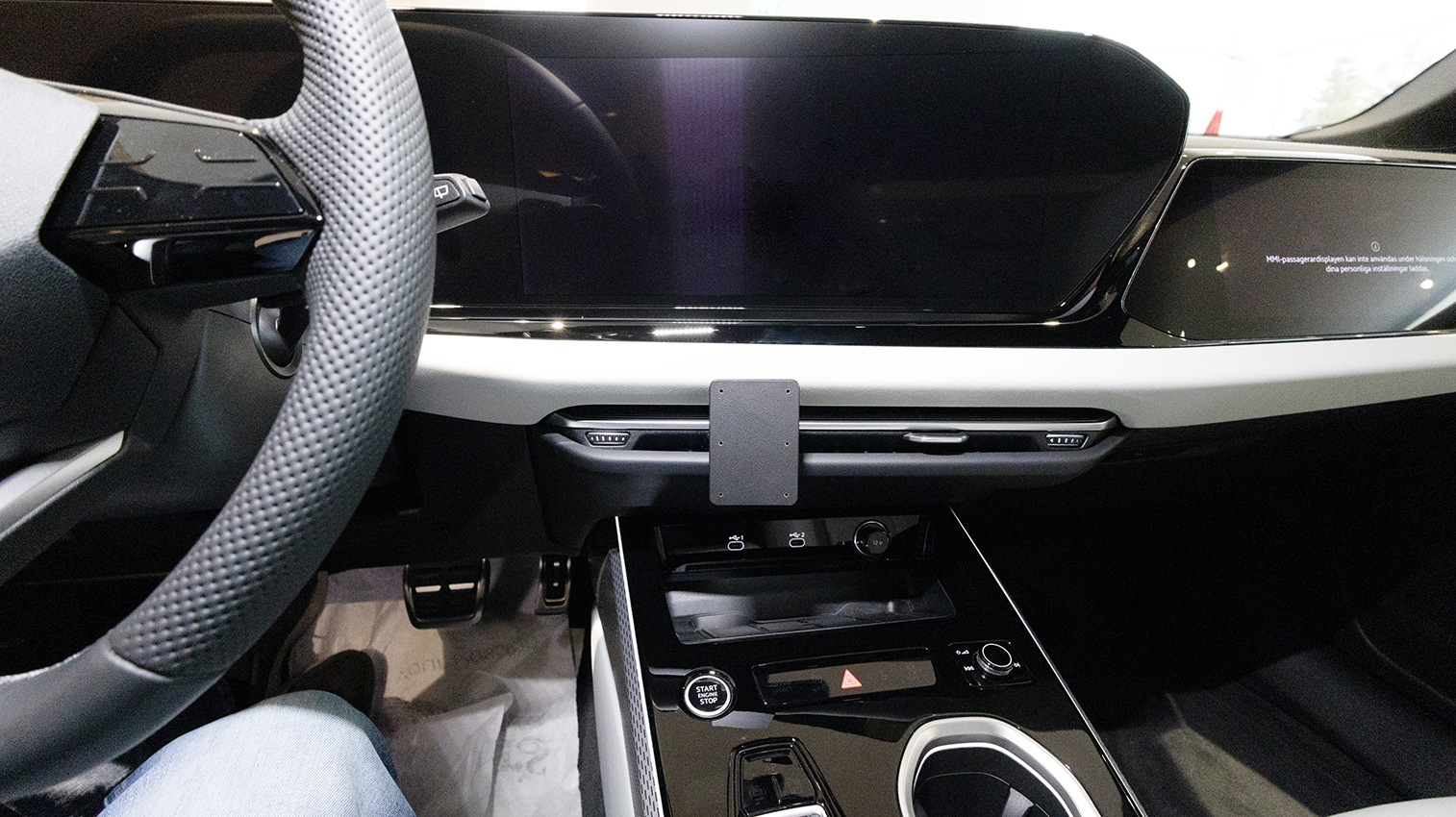856260 Brodit ProClip für Audi A6 - Baujahr 2025 - 2026, Armaturenbrett Mitte 4