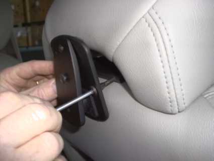 810850 Kopfstützenhalterung - Volvo XC90 02-14 4