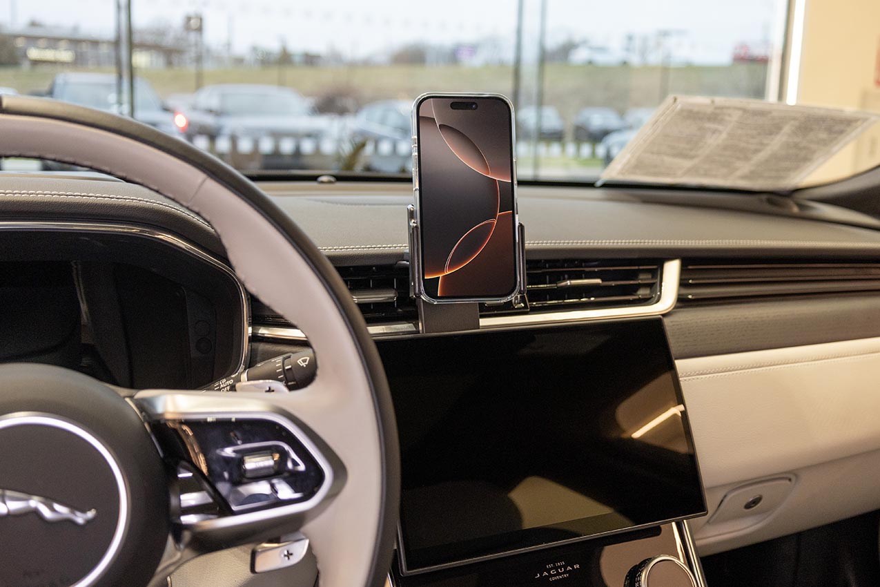856139 Brodit ProClip für Jaguar XF Baujahr 2024-2025 - Armaturenbrett Mitte 7