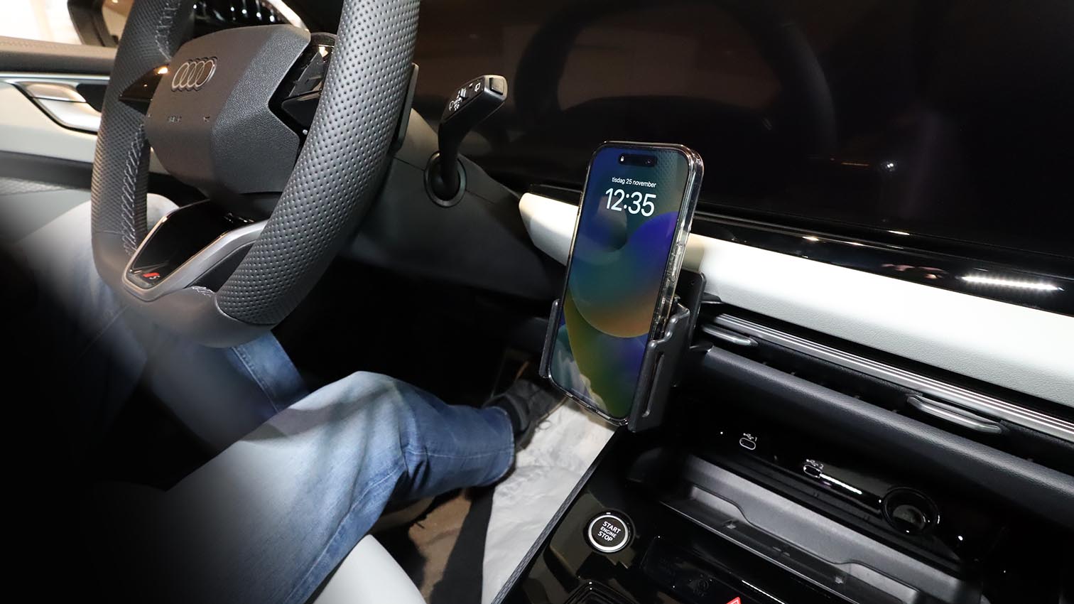 856260 Brodit ProClip für Audi A6 - Baujahr 2025 - 2026, Armaturenbrett Mitte 7