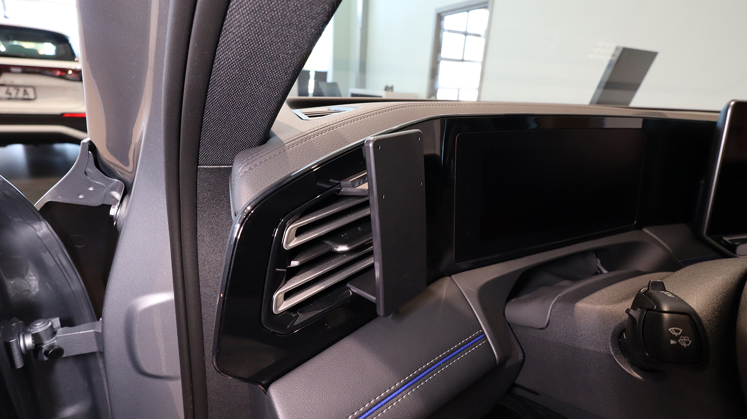 806245 Brodit ProClip für VW Tiguan - Baujahr 2025-2026, Armaturenbrett links 6
