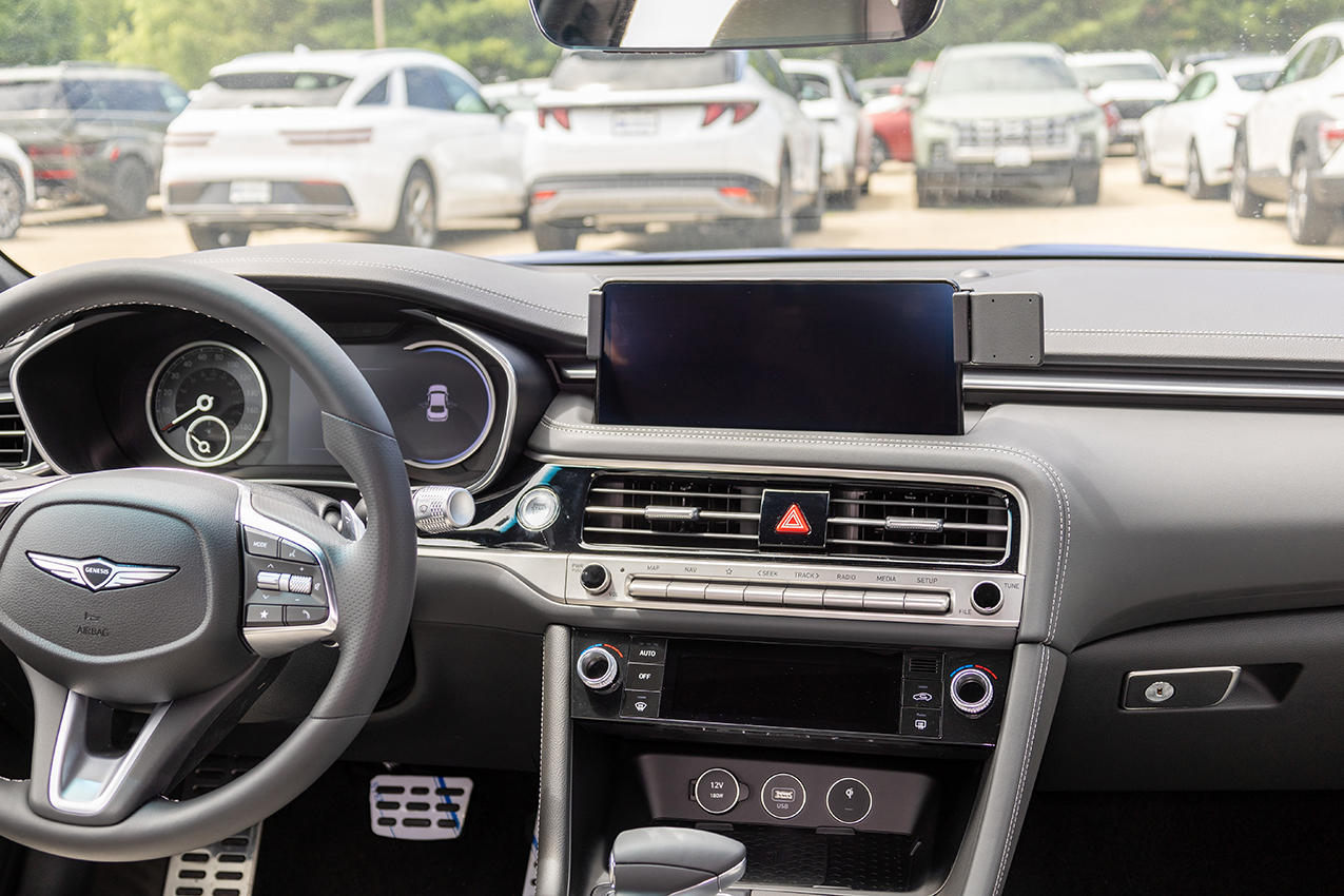 856217 Brodit ProClip für Genesis G70 - Baujahr 2025-2026, Armaturenbrett Mitte 4