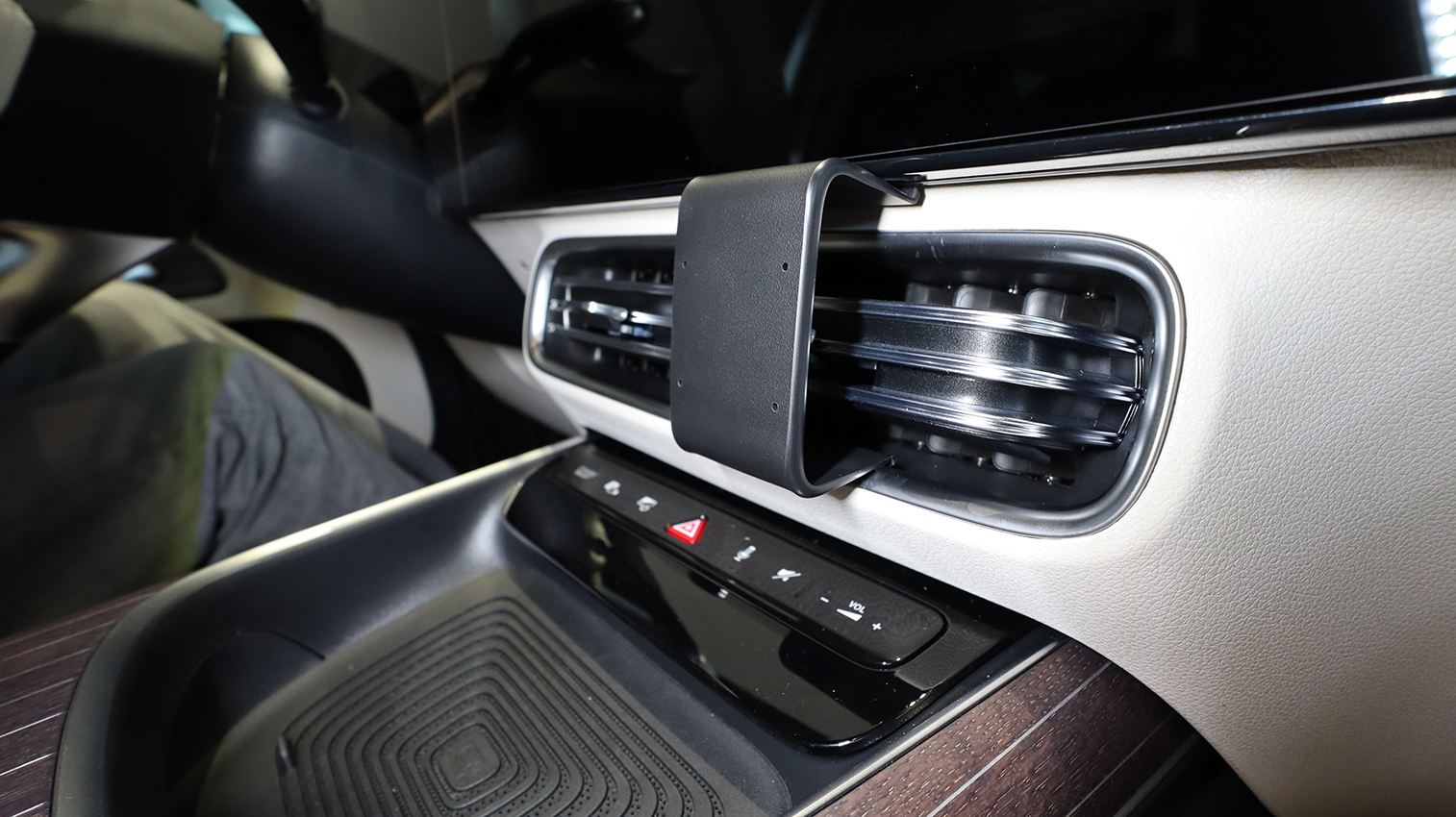 856289 Brodit ProClip für Mercedes Benz GLB-Class - BJ 2027 und CLA-Class - BJ 2026 8