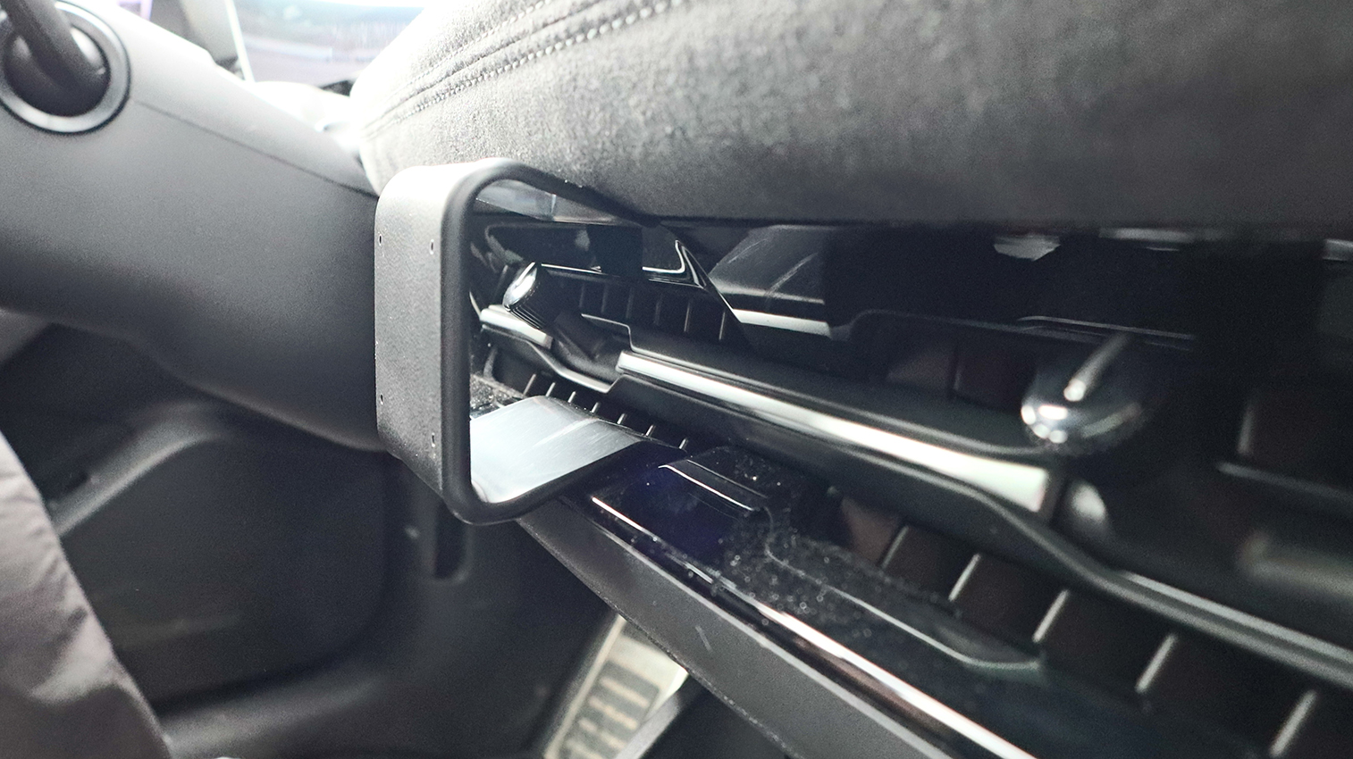 856193 ProClip für Audi A6 e-tron - Baujahr 2025-2026, Armaturenbrett Mitte Fahrerseite 5