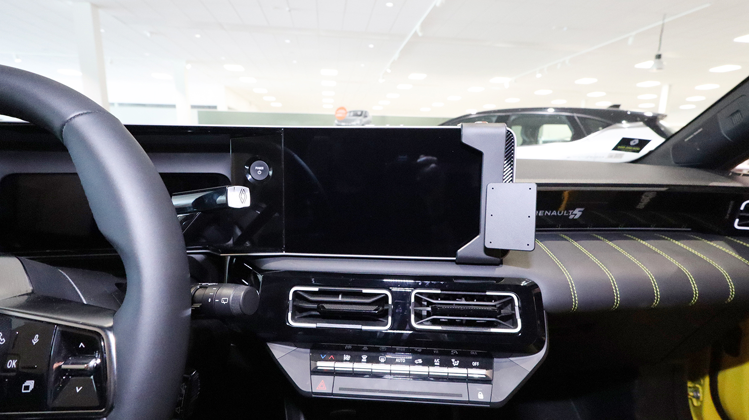 856209 Brodit ProClip für Renault 5 - Baujahr 2025-2026, Armaturenbrett Mitte 4