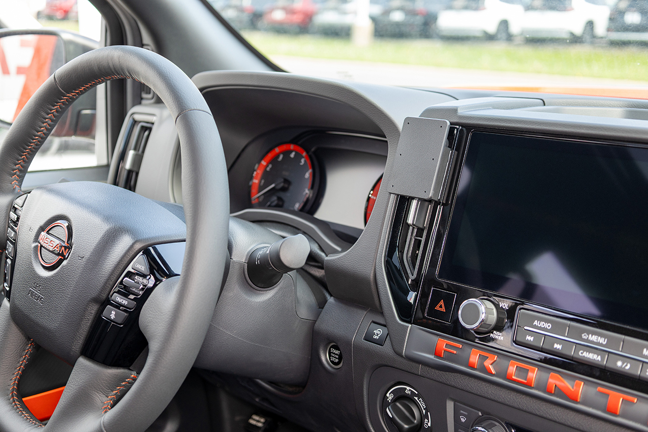 856201 Brodit ProClip für Nissan Frontier - Baujahr 2025-2026, Armaturenbrett Mitte 5