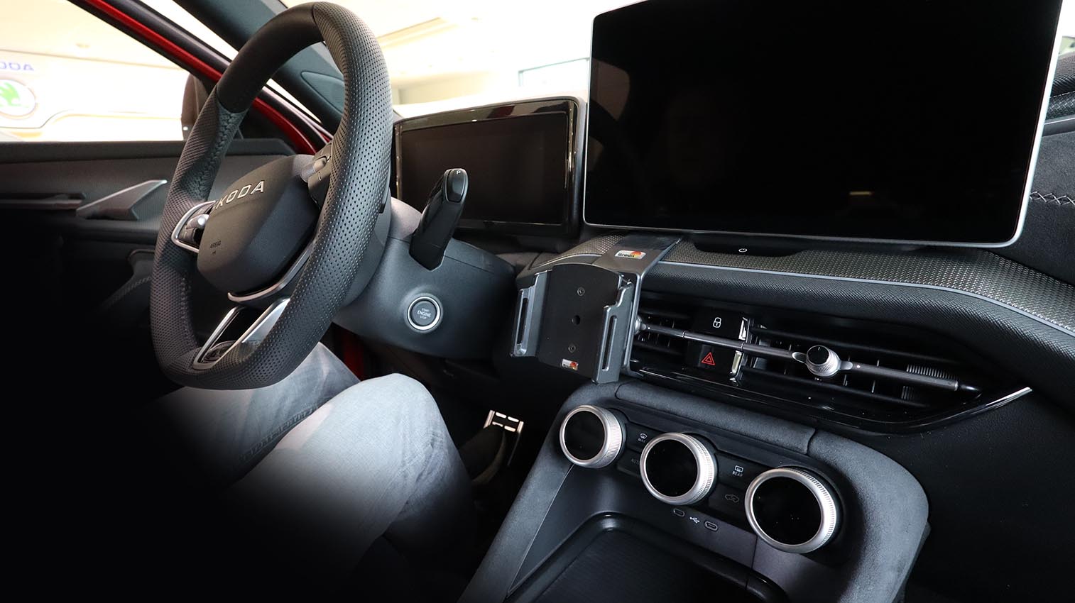 856241 Brodit ProClip für Skoda Kodiaq - Baujahr 2024-2026, Armaturenbrett Mitte 9
