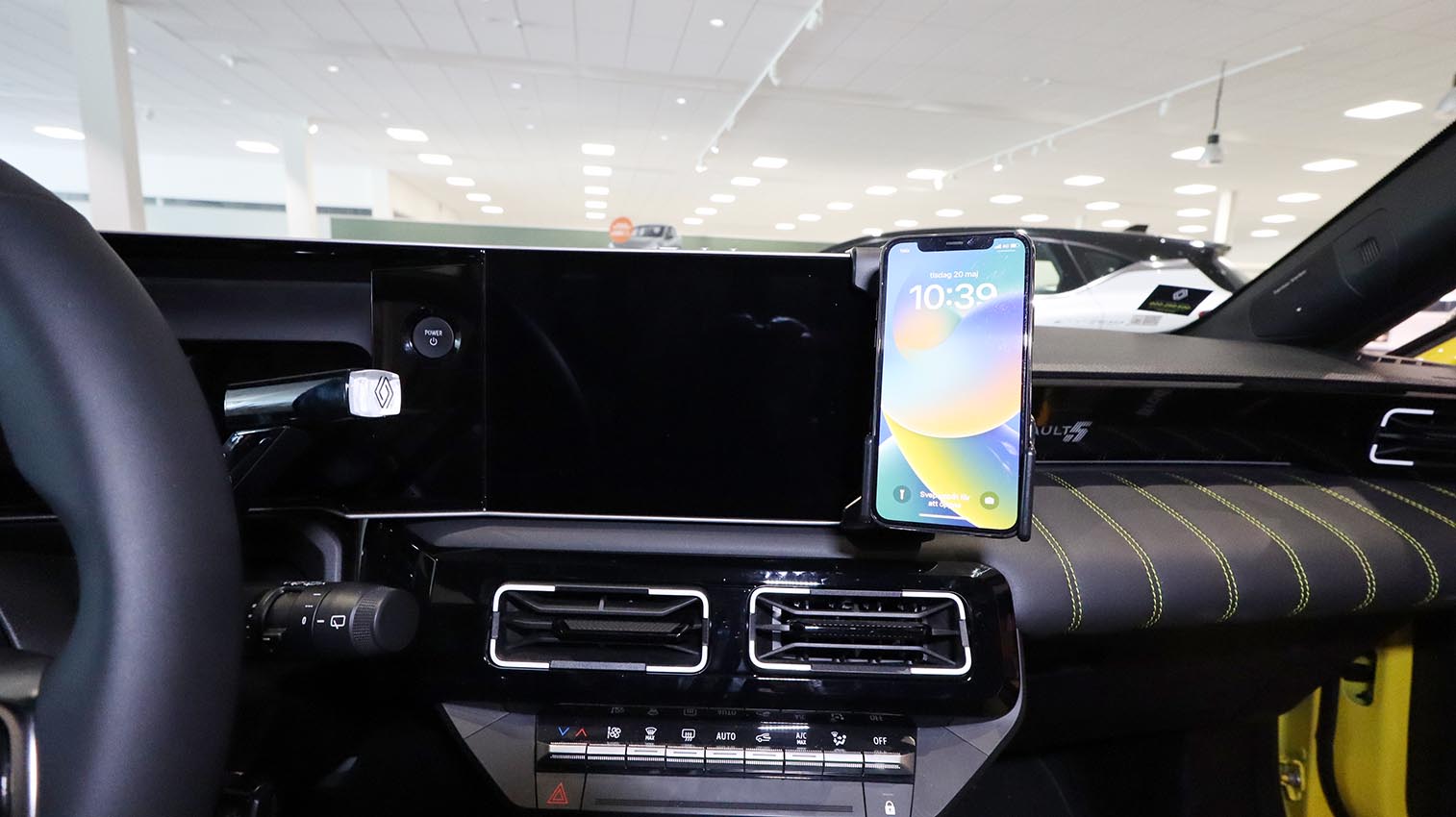 856209 Brodit ProClip für Renault 5 - Baujahr 2025-2026, Armaturenbrett Mitte 7