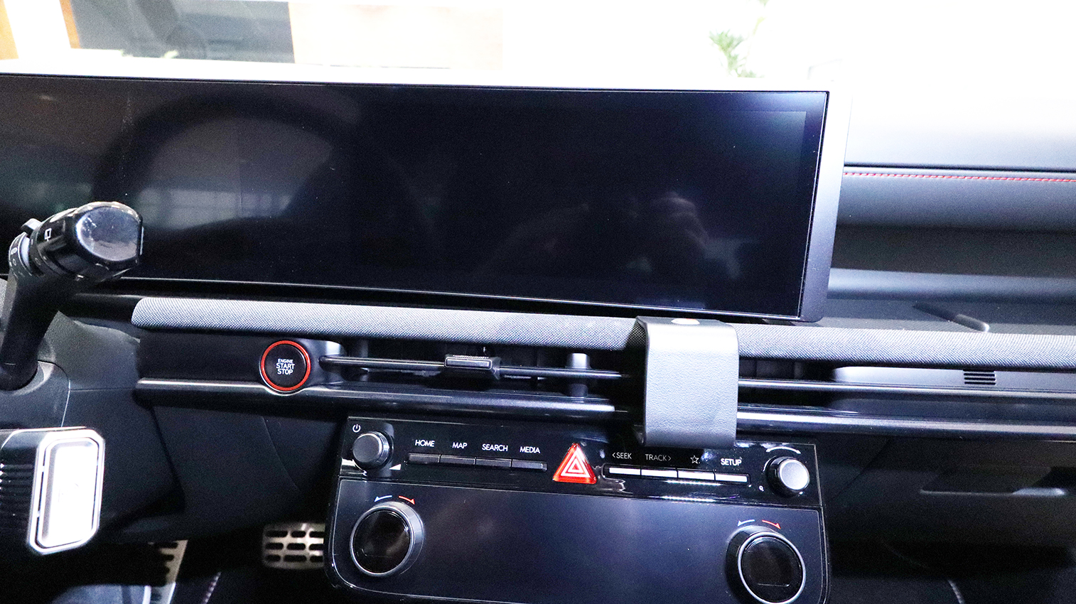 856167 Brodit ProClip für Hyundai Tucson Baujahr 2025 - Armaturenbrett Mitte 4