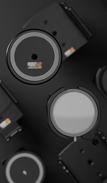 Zwei MagSafe-kompatible magnetische Handyhalterungen.