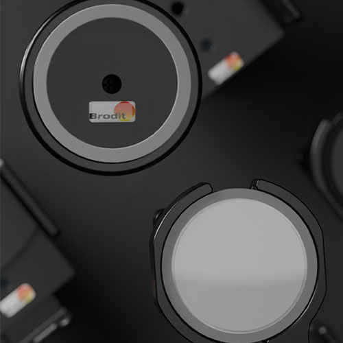 Zwei MagSafe-kompatible magnetische Handyhalterungen.