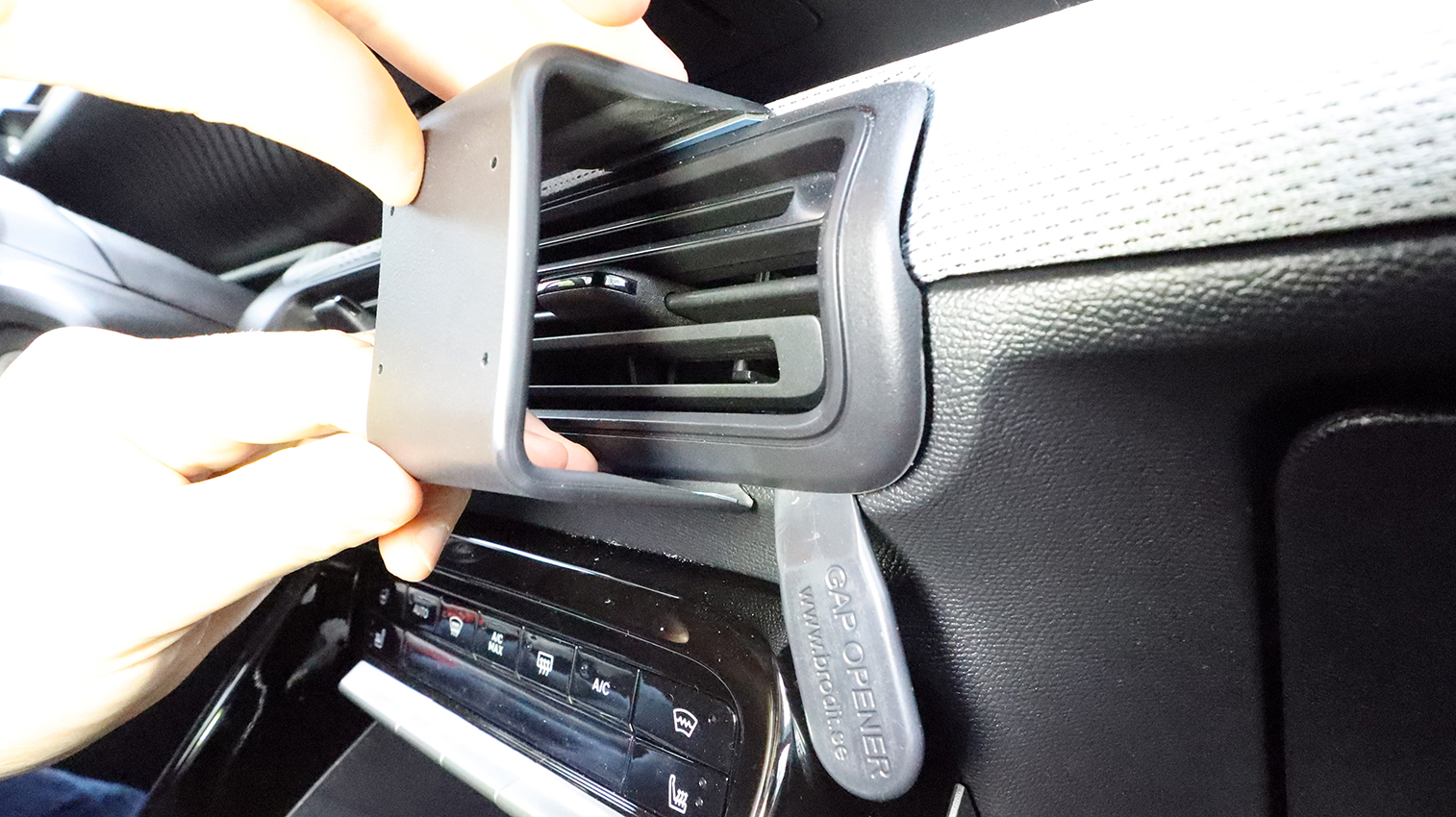 856293 Brodit ProClip für Citroen C3 Aircross/E-C3 - Baujahr 2025-2026, Armaturenbrett 6