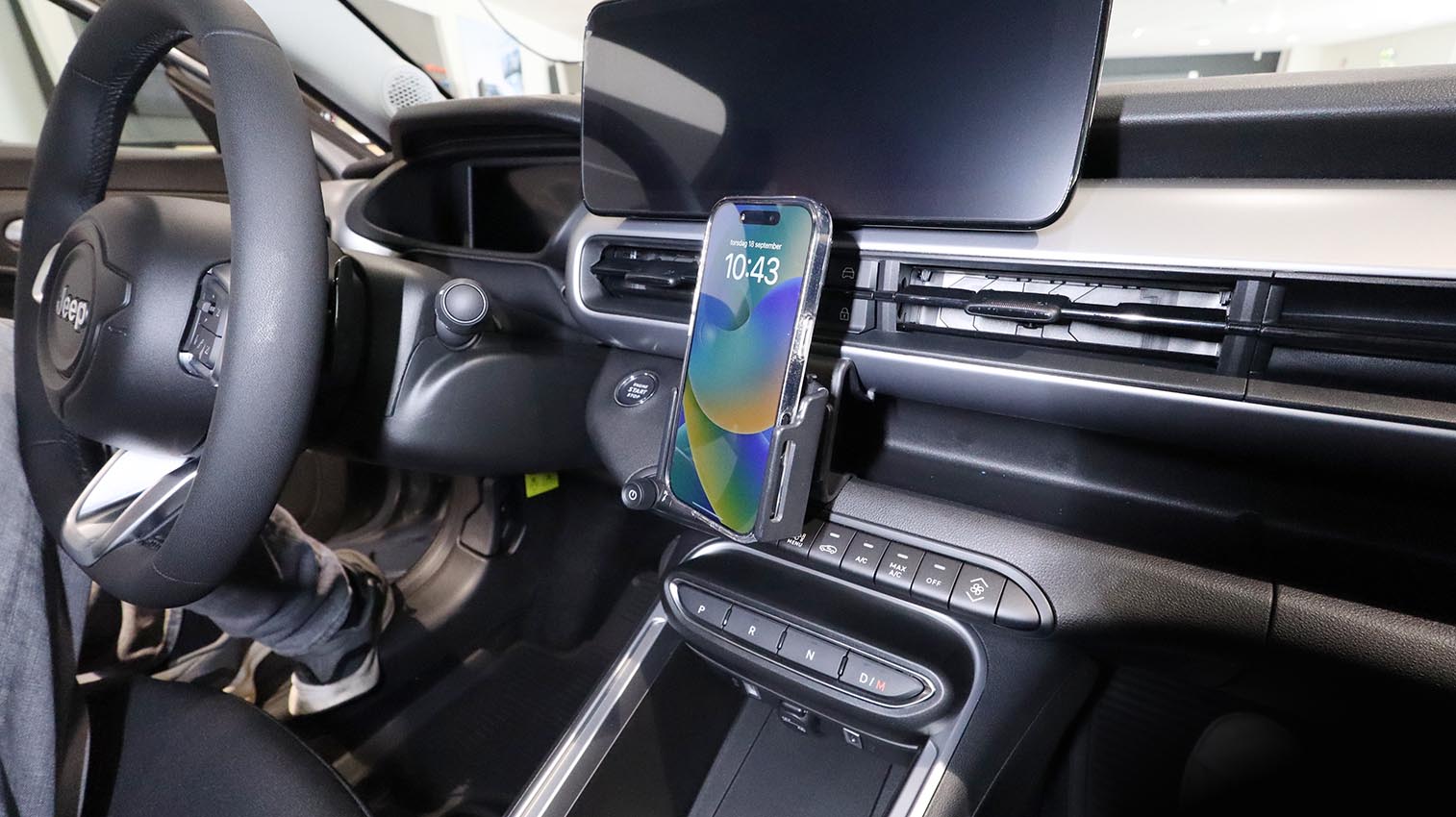 856236 Brodit ProClip für Jeep Avenger - Baujahr 2023-2026, Armaturenbrett Mitte 7