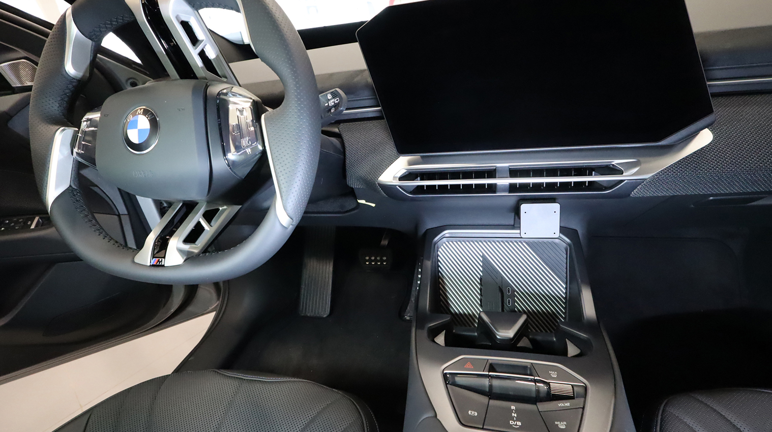 856272 ProClip für BMW iX3 - Baujahr 2026, Armaturenbrett Mitte 5