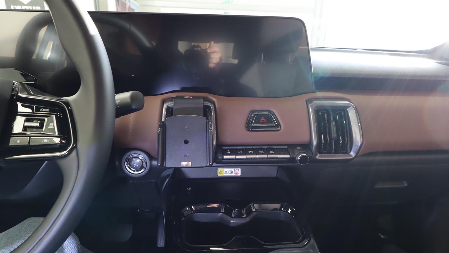 856265 ProClip für Suzuki E Vitara - Baujahr 2024-2026, Armaturenbrett Mitte 8