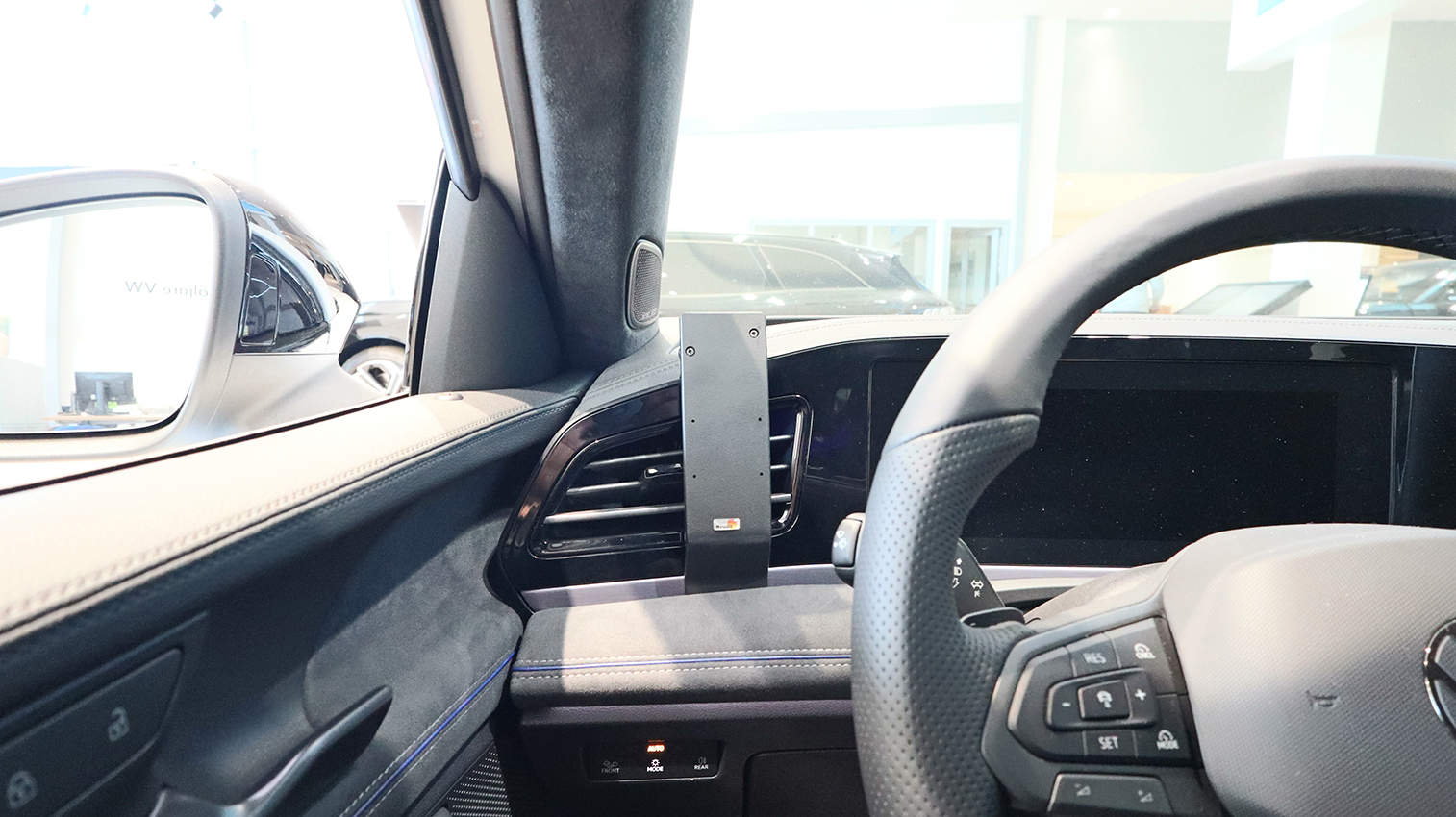 806197 Brodit ProClip für VW Passat - Baujahr 2024-2026, Armaturenbrett links 6