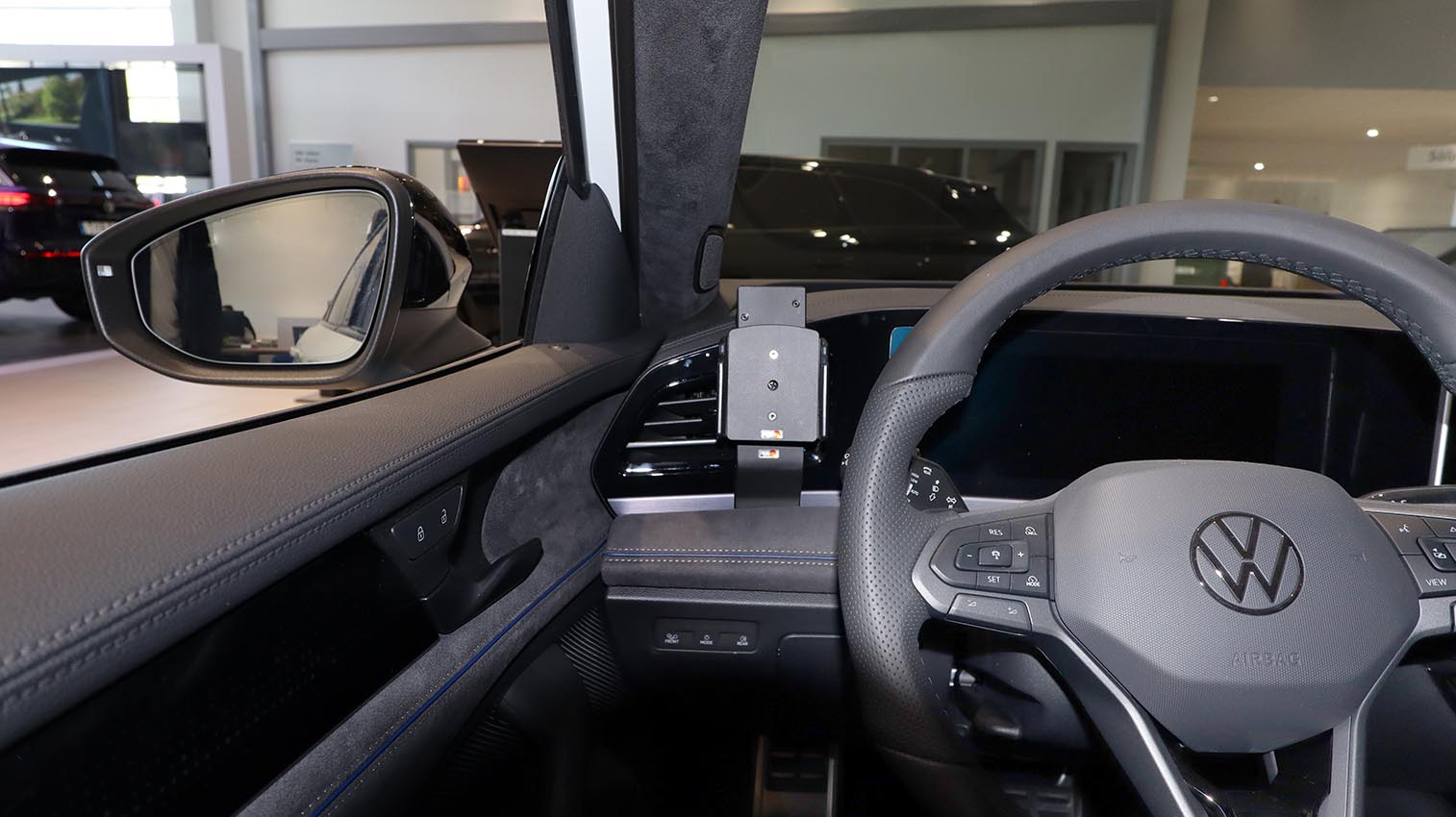 806197 Brodit ProClip für VW Passat - Baujahr 2024-2026, Armaturenbrett links 10