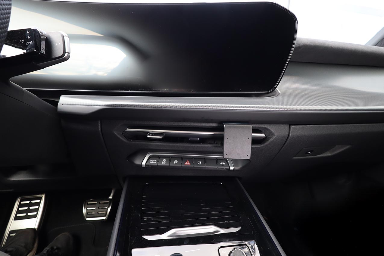 856253 ProClip für Audi Q3 - Baujahr 2026, Armaturenbrett Mitte 7