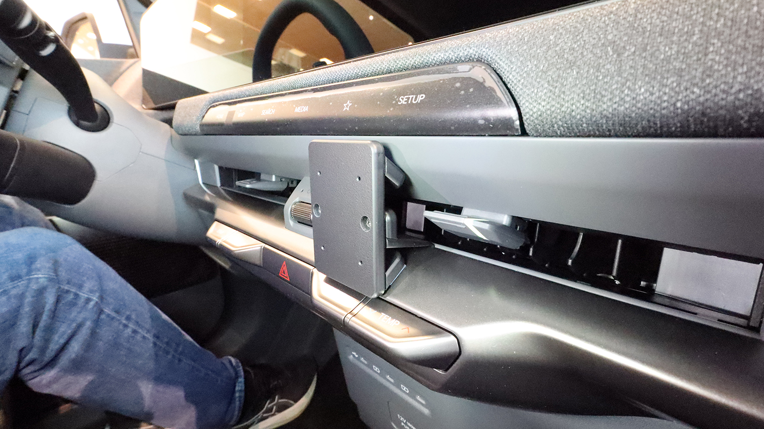 856291 Brodit ProClip für Kia EV2 - Baujahr 2027, Armaturenbrett Mitte Fahrerseite 7