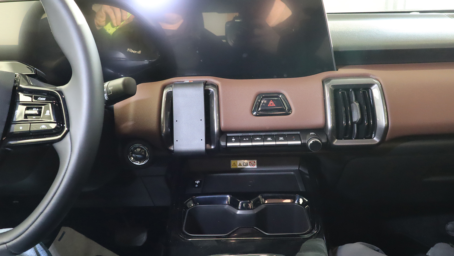 856265 ProClip für Suzuki E Vitara - Baujahr 2024-2026, Armaturenbrett Mitte 6